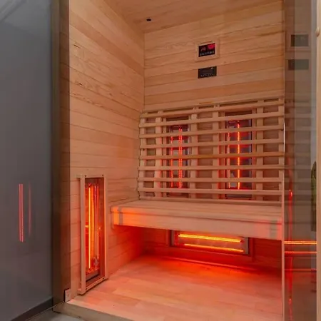 Balun In - 3 Bedrooms - Pool - Garden - Sauna 빌라