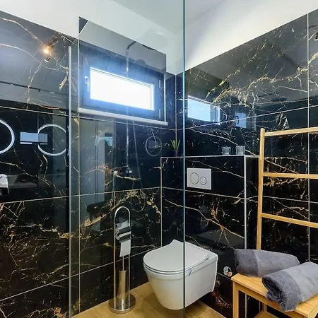 Balun In - 3 Bedrooms - Pool - Garden - Sauna 빌라 Orihi