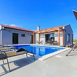 Balun In - 3 Bedrooms - Pool - Garden - Sauna