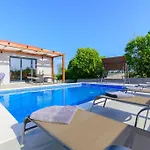 فيلة Balun In - 3 Bedrooms - Pool - Garden - Sauna Orihi