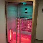Balun In - 3 Bedrooms - Pool - Garden - Sauna Orihi