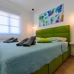 Balun In - 3 Bedrooms - Pool - Garden - Sauna فيلة