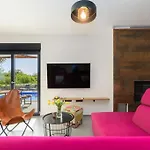 Balun In - 3 Bedrooms - Pool - Garden - Sauna *