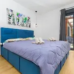 Balun In - 3 Bedrooms - Pool - Garden - Sauna فيلة
