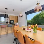 Balun In - 3 Bedrooms - Pool - Garden - Sauna فيلة *