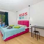 فيلة Balun In - 3 Bedrooms - Pool - Garden - Sauna Orihi