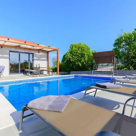 Villa Balun In - 3 Bedrooms - Pool - Garden - Sauna Orihi