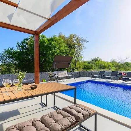 Villa Balun In - 3 Bedrooms - Pool - Garden - Sauna *