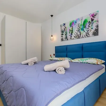 Balun In - 3 Bedrooms - Pool - Garden - Sauna Villa *