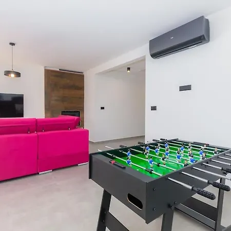 Balun In - 3 Bedrooms - Pool - Garden - Sauna