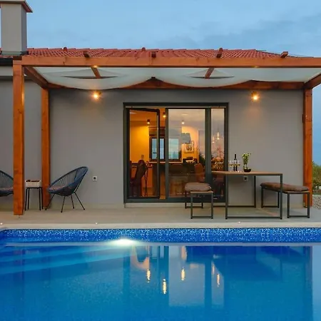 Balun In - 3 Bedrooms - Pool - Garden - Sauna Villa Orihi