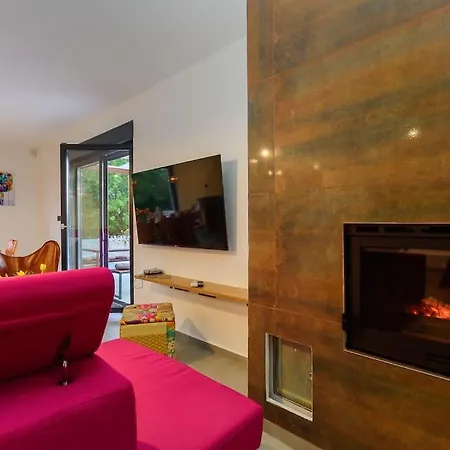 Balun In - 3 Bedrooms - Pool - Garden - Sauna * Orihi