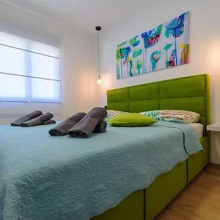 Balun In - 3 Bedrooms - Pool - Garden - Sauna Villa