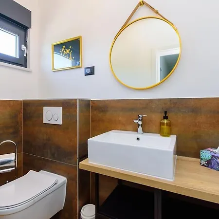 Villa Balun In - 3 Bedrooms - Pool - Garden - Sauna