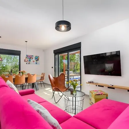 Villa Balun In - 3 Bedrooms - Pool - Garden - Sauna