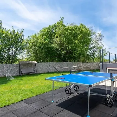 Balun In - 3 Bedrooms - Pool - Garden - Sauna Villa *