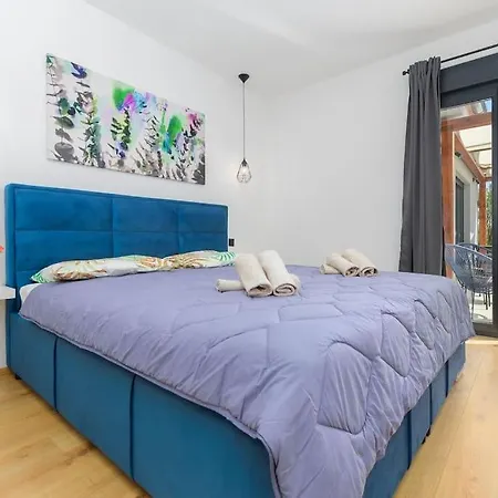 Balun In - 3 Bedrooms - Pool - Garden - Sauna Villa