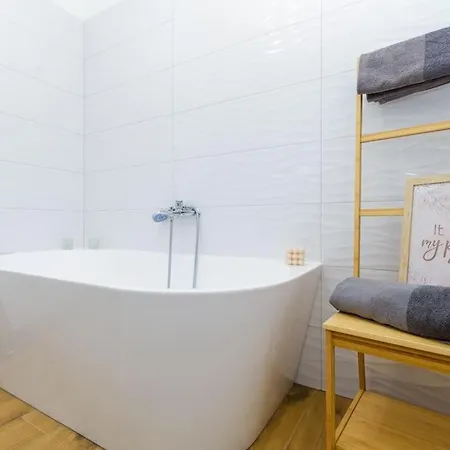 Balun In - 3 Bedrooms - Pool - Garden - Sauna Villa Orihi