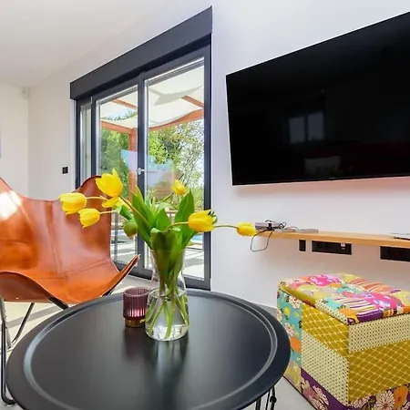 Villa Balun In - 3 Bedrooms - Pool - Garden - Sauna