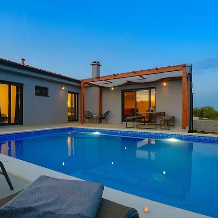 Balun In - 3 Bedrooms - Pool - Garden - Sauna