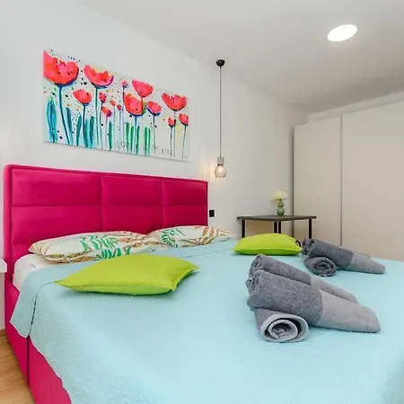 Balun In - 3 Bedrooms - Pool - Garden - Sauna Villa *
