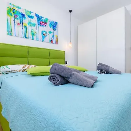 Balun In - 3 Bedrooms - Pool - Garden - Sauna * Orihi