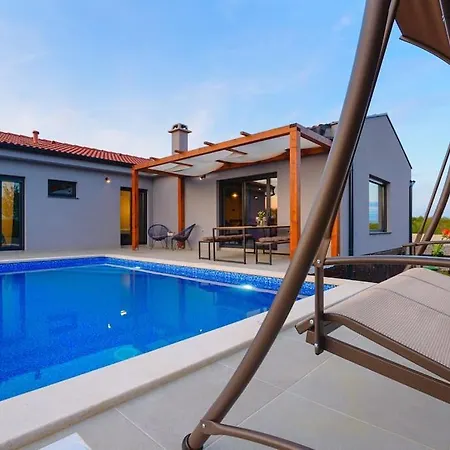 Balun In - 3 Bedrooms - Pool - Garden - Sauna *