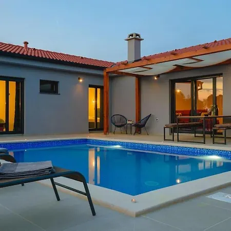 Villa Balun In - 3 Bedrooms - Pool - Garden - Sauna *