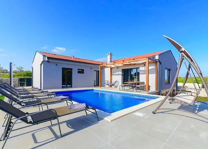Balun In - 3 Bedrooms - Pool - Garden - Sauna