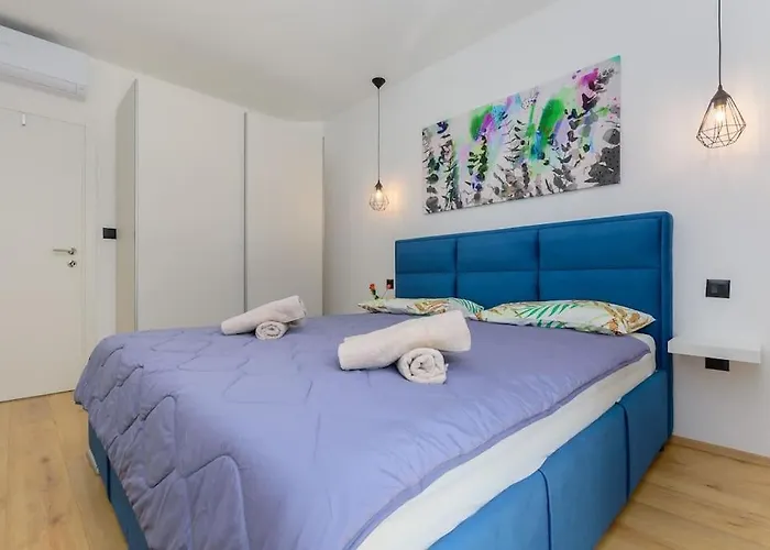 Balun In - 3 Bedrooms - Pool - Garden - Sauna Vila *