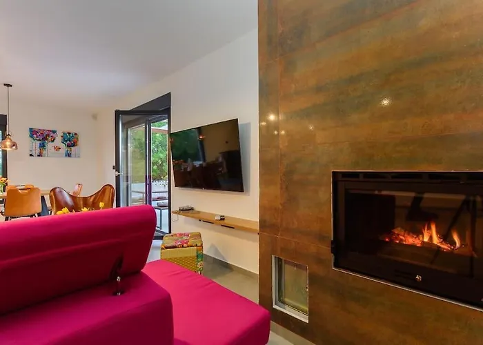 Balun In - 3 Bedrooms - Pool - Garden - Sauna * Orihi