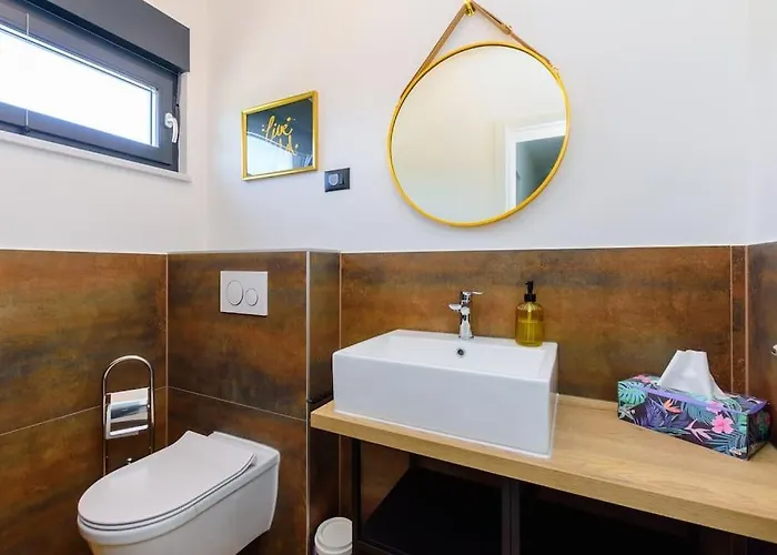 Vila Balun In - 3 Bedrooms - Pool - Garden - Sauna