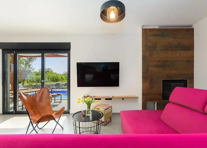 Balun In - 3 Bedrooms - Pool - Garden - Sauna *