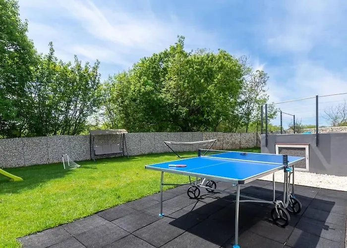Balun In - 3 Bedrooms - Pool - Garden - Sauna Vila *