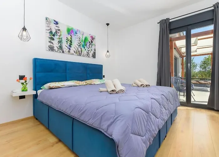 Balun In - 3 Bedrooms - Pool - Garden - Sauna Vila