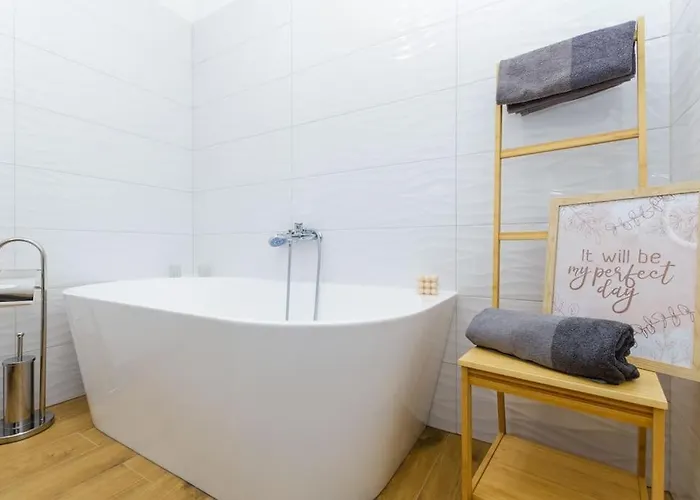 Balun In - 3 Bedrooms - Pool - Garden - Sauna Vila Orihi