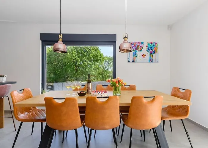 Balun In - 3 Bedrooms - Pool - Garden - Sauna Vila