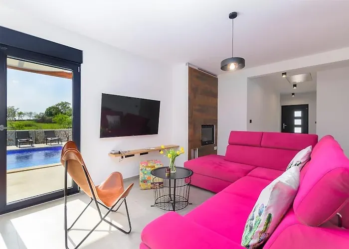 Balun In - 3 Bedrooms - Pool - Garden - Sauna Orihi