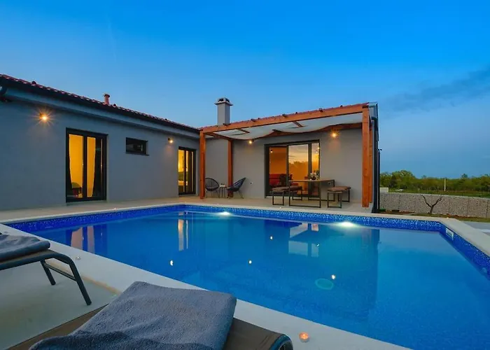 Balun In - 3 Bedrooms - Pool - Garden - Sauna