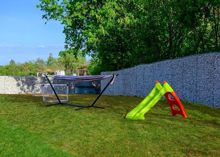 Balun In - 3 Bedrooms - Pool - Garden - Sauna Vila