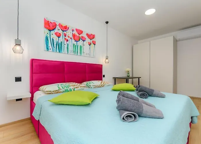 Balun In - 3 Bedrooms - Pool - Garden - Sauna Vila *