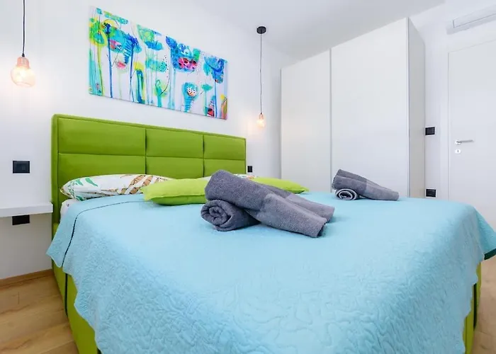 Balun In - 3 Bedrooms - Pool - Garden - Sauna * Orihi
