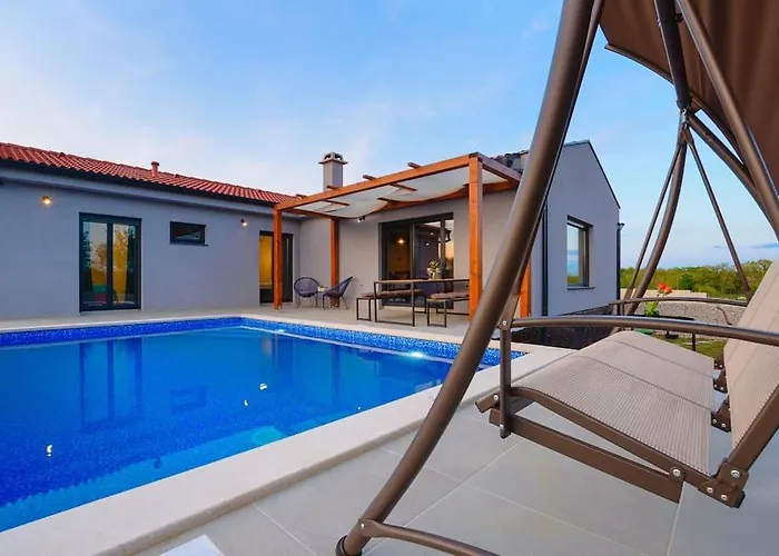 Balun In - 3 Bedrooms - Pool - Garden - Sauna *